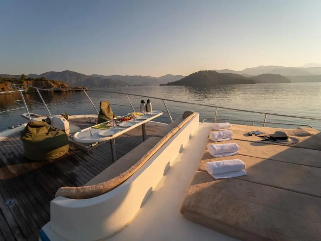 Quenn Bee Motoryacht