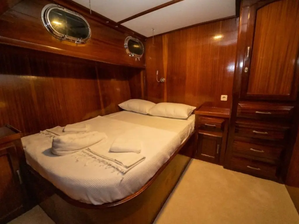 Quenn Bee Motoryacht